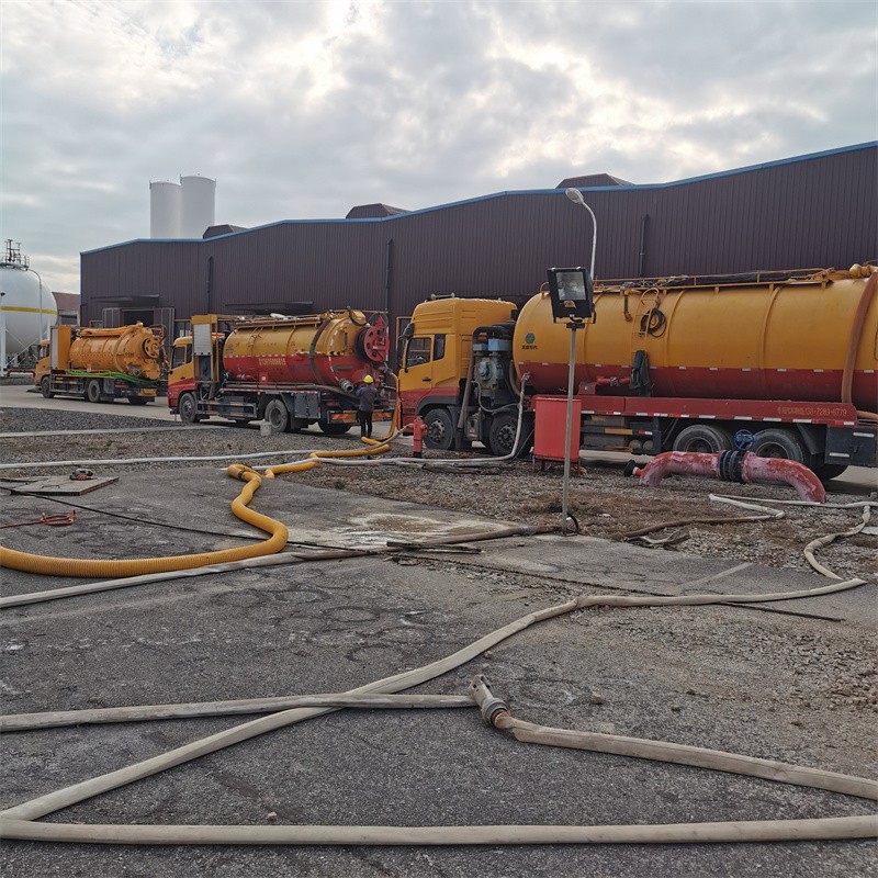 月湖污水池清理