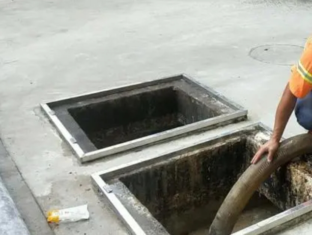 月湖化粪池清理