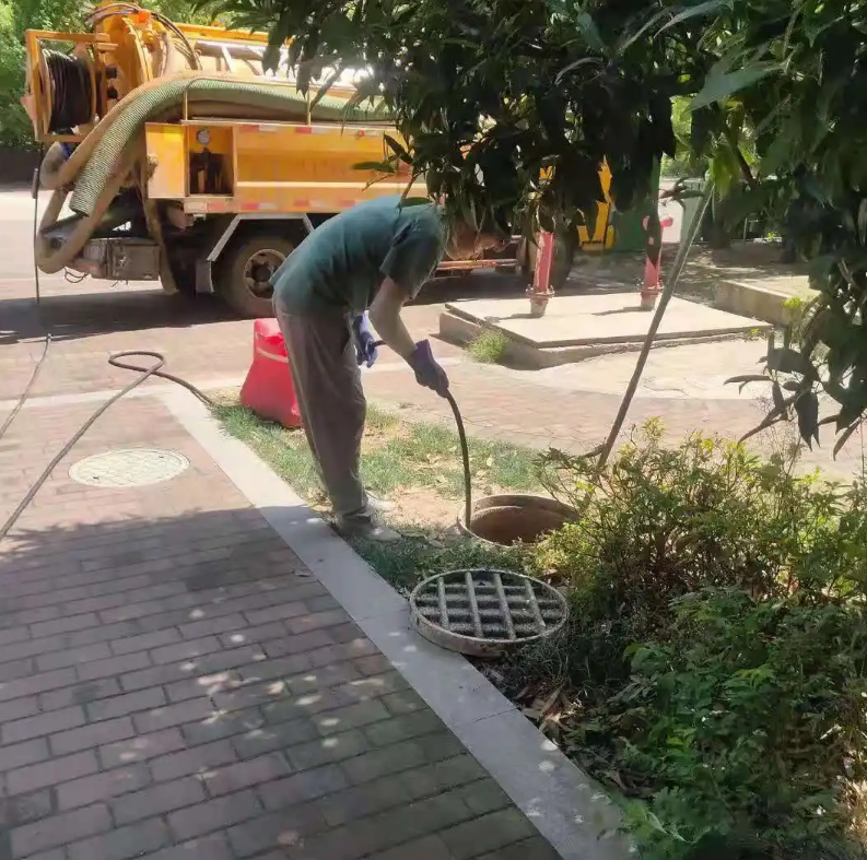 月湖市政排污管道清淤疏通——专业团队，让您全程省心！